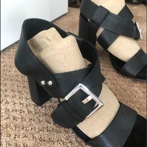 Aquatalia strappy sandals, brand new! 6.5